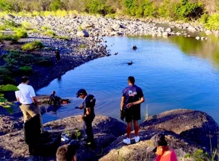 Con dron subacuático y buzos buscan hombre desaparecido en charco Lajas
