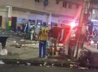 Caos y represión en Colón: Noche de gas y enfrentamientos en sede de comparsas