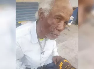  Adulto mayor grave tras ser apedreado por jóvenes en Colón