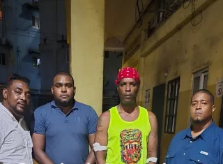 Liberan a "Bakan" en medio de tensión tras desalojo de comparsas en Bambú Lane