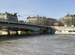 Crecida del río Sena obliga a cerrar 15 accesos y aplican la alerta amarilla