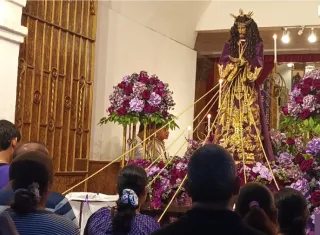 Peregrinos llegan a Atalaya con testimonios de fe y milagros concedidos