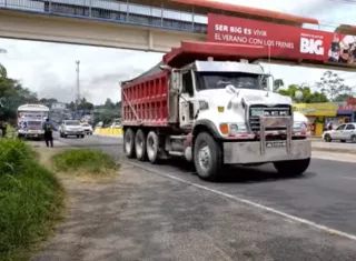 Se cerró el Carnaval y la marea de carros bajó parejo: Sin tranquesón 