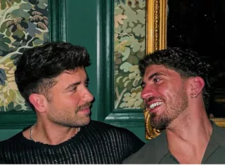 Pablo Alborán presenta al actor Juan Sesma como su nueva pareja