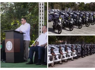 Con una inversión de B/. 3,035,491.72, este jueves el Ministerio de Seguridad hizo la entrega de 98 nuevos vehículos.  /  Fotocomposición: PN
