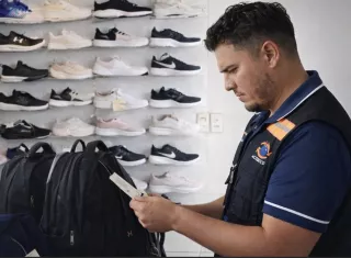 Padres no están obligados a comprar uniformes donde diga el colegio privado