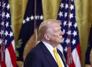 "Las naciones representadas aquí hoy no solo están contribuyendo con dinero, algunas también están prometiendo personal para ayudar a preservar el alto el fuego y asegurar una paz duradera, senteció Donald Trump. Foto. EFE