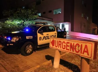 ¡Cuchillo en mano! Hombre asesina a la madre de sus hijos en Río Indio