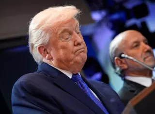 Trump dice que subirá el nuevo arancel global a un 15 %