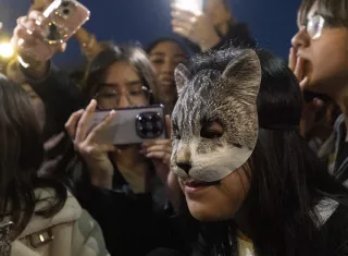 Según los datos actualizados este domingo, la Policía catalana detuvo a tres personas, tres chicas menores de edad, acusadas de desórdenes públicos, mientras la Guardia Urbana de Barcelona detuvo a una persona mayor de edad. Foto. EFE