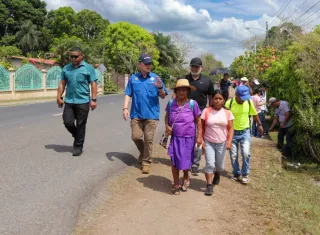 El Ministro de Seguridad, Frank Abrego caminó junto a los fieles del Cristo de Atalaya- 