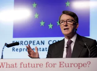 La Policía Metropolitana de Londres señaló que la detención de Peter Mandelson, trasladado a una comisaría, se produjo tras los registros realizados en los últimos días en dos propiedades: una en la capital británica y otra en el condado inglés de Wiltshire.