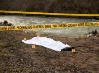 Residentes de Villa Grecia hallan cadáver descompuesto envuelto en tela negra