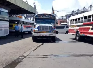 Paro de transportistas en la terminal de Colón 
