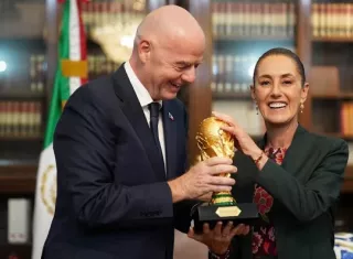 Gianni Infantino (izq.), presidente de la FIFA y Claudia Sheinbaum, presidenta de México. 