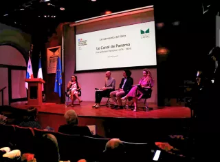 El libro fue presentado durante un conversatorio que reunió a académicos, investigadores y público interesado en la historia canalera.