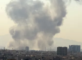 El presidente estadounidense, Donald Trump, anunció en un mensaje colgado en sus redes sociales una operación militar "masiva" con el objetivo de "aniquilar" y "destrozar" al régimen de los ayatolás en Irán. Foto. EFE