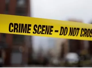 El sospechoso, que fue abatido por los agentes que respondieron al tiroteo, había estado rondando la calle del bar antes de comenzar a disparar. Foto. Archivo