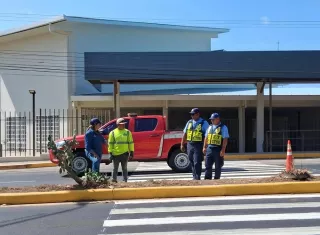 La Autoridad del Tránsito y Transporte Terrestre (ATTT) también anunció la instalación de resaltos y señalizaciones para reducir la velocidad de los vehículos y reforzar la seguridad vial, ante el incremento del movimiento peatonal por la entrada y salida de estudiantes. Foto. Thays Domínguez