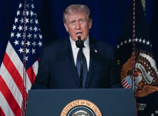 Estados Unidos e Israel iniciaron el sábado una serie de ataques conjuntos contra Irán, en los que fueron asesinados el líder supremo, el ayatolá Alí Jameneí, en el poder desde 1989, y buena parte de la cúpula militar de la República Islámica. Foto. EFE