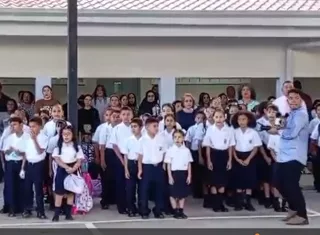 Del total de los estudiantes que retornan a los planteles, 737,200 en el sector oficial y 139,405 en escuelas particulares 