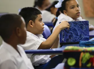 De acuerdo con los datos oficiales, este año escolar cuenta con 52.477 educadores que impartirán clases a 876.605 estudiantes.