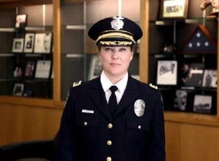 La jefa de la policía de Austin, Lisa Davis, junto al FBI precisó que el sospechoso no estaba en el radar de las autoridades. Foto de la Policía de Texas