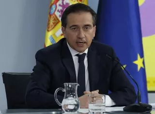El ministro español de Exteriores, José Manuel Albares, "no a la guerra" defendido de forma "clara y contundente" por el presidente del Gobierno español, Pedro Sánchez, en su "valiente" declaración institucional, una posición que, según ha destacado, han respaldado "muchos colegas europeos". Foto. EFE