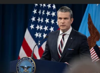 Pete Hegseth demandó a los invitados, representantes militares y de seguridad de la mayoría de los países de la región que deben "ir a la ofensiva contra los narcoterroristas". Foto. Secretaria de Guerra EE.UU.