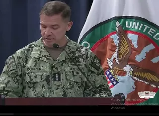 En una rueda de prensa el comandante del Centcom (Comando Central), el almirante Brad Cooper, en Tampa (Florida) rindió un informe de los avances en la guerra en Irán. Foto. Cetcom