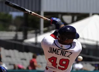 Leonardo Jiménez, de Panamá, en uno de sus turnos a la ofensiva. Foto: EFE
