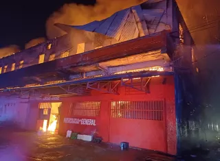 De manera extraoficial se señala que este incendio se originó por un cortocircuito.