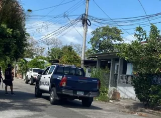  La víctima murió en el portal de una vivienda abandonada.  /  Foto: ghettonews507pty