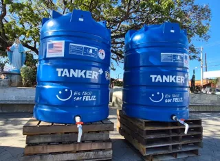 Los residentes esperan que el problema del agua acabe pronto. 