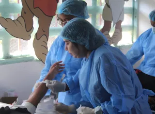 La colocación de implantes subdérmicos estaba dirigida a mujeres entre 16 y 35 años de edad.