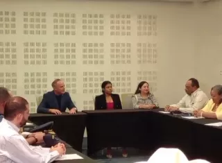 En la reunión participaron autoridades de seguridad y empresarios.