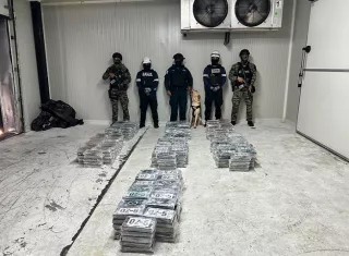 El hallazgo de la droga se produjo tras labores de inteligencia, perfilamiento y verificación de la carga.  /  Foto: PN