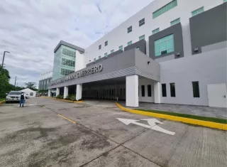 Los galenos confirmaron tres heridas: una en la cara, otra en el tórax y una más en la espalda.