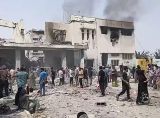 Según la Media Luna Roja Iraní, unas 180 personas, la mayoría niñas, murieron en el ataque contra el centro escolar, en el que también fallecieron maestros y padres.