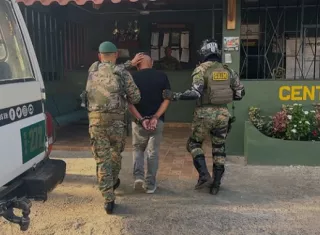 El adulto mayor fue puesto a disposición del Ministerio Público para la judicialización del caso.  /   Foto: Senafront