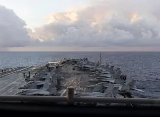 Estados Unidos indicó que el portaviones USS Gerald Ford, continúa "en pleno funcionamiento" y no sufrió daños en su sistema de propulsión. Foto. Marina de Estados Unidos.