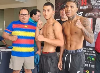 El dominicano Luis Reynaldo Núñez (der) y el colombiano Jhan Estiven Camacho. Foto: Joel González