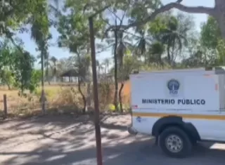 La pareja fue arrastrada desde la orilla por el fuerte oleaje.  /  Foto: Eric Montenegro