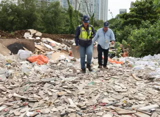 MiAmbiente en septiembre del 2025 realizó un operativo interinstitucional conjunto en el sector de Puente del Rey, Panamá Viejo, donde se identificó un vertedero ilegal que afecta de manera directa la desembocadura del río Abajo