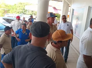 Los transportistas colegiales esperan que las autoridades refuercen los controles para garantizar un servicio seguro y regulado para los estudiantes de la provincia. Foto. Melquíades Vásquez