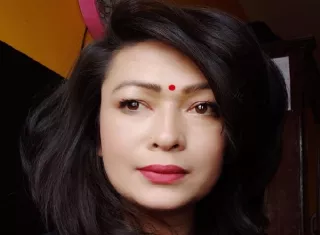 En 2021 la activista nepalí Bhumika Shrestha, dio un paso más al lograr que el Gobierno actualizara su ciudadanía a "Femenino", consolidando legalmente su identidad como mujer trans tras años de presión política. Foto. American Women for International Understanding