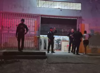 Al lugar del hecho llegaron agentes de la Policía Nacional para acordonar la escena del crimen.