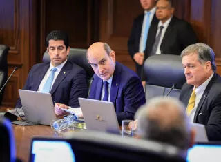 La resolución autoriza al Ministerio de Economía y Finanzas (MEF) a realizar los trámites necesarios para transferir los fondos, total o parcialmente.