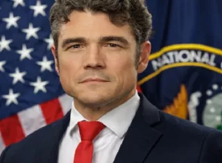 Joe Kent,  acusó a altos funcionarios israelíes de haber impulsado "una campaña de desinformación" para impulsar la ofensiva contra Irán.