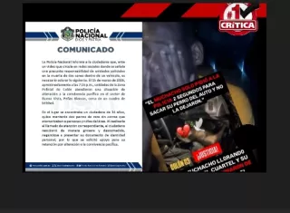 Encerrados en el carro, los dos perros murieron. Su dueño rogó por ayudarlos, pero los policías no lo dejaron acercarse.